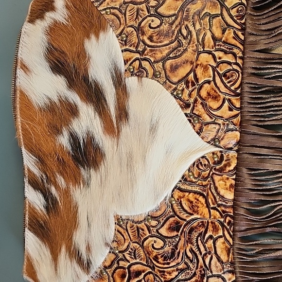 Cowhide Crossbody Large Westwrn Bag. Zipper Closure. Lg Outside Pocket - Picture 2 of 15